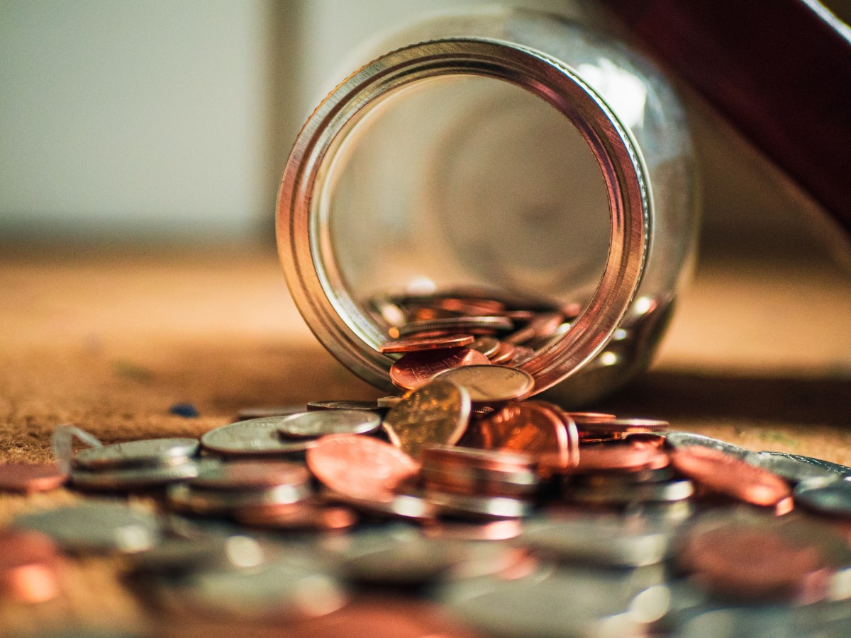 Change Spilling from a Glass Jar